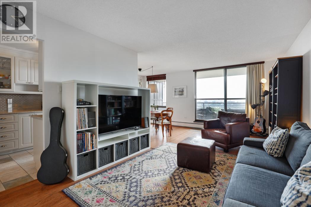 2302 - 505 St Laurent Boulevard