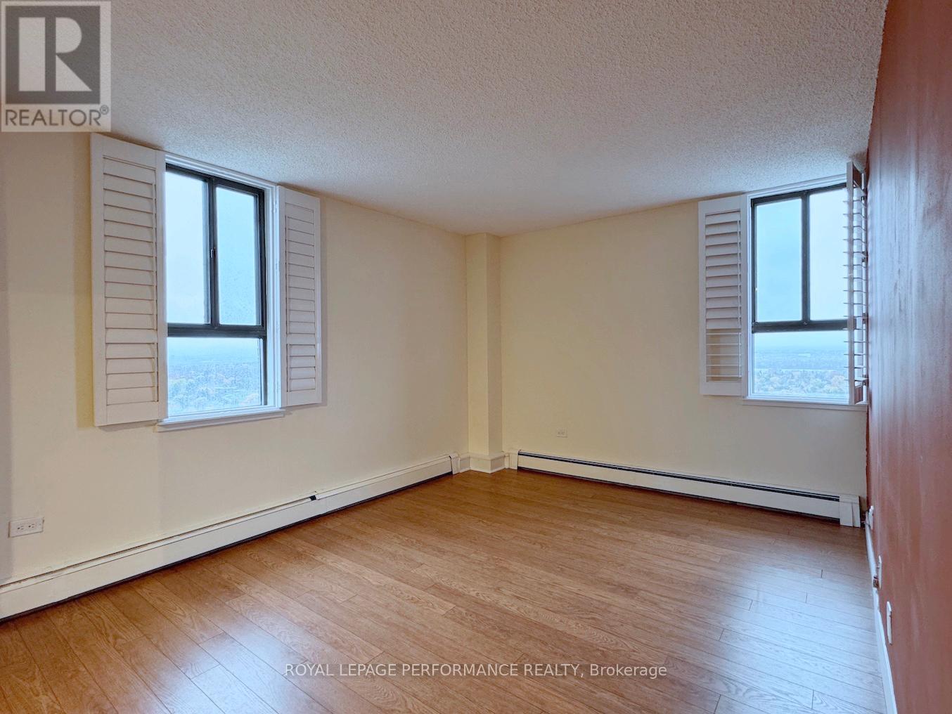 2302 - 505 St Laurent Boulevard