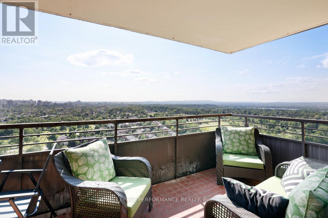 2302 - 505 St Laurent Boulevard