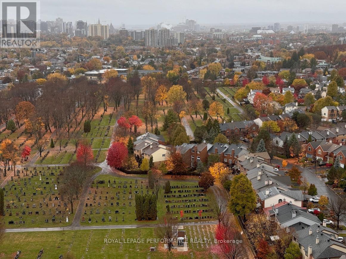 2302 - 505 St Laurent Boulevard