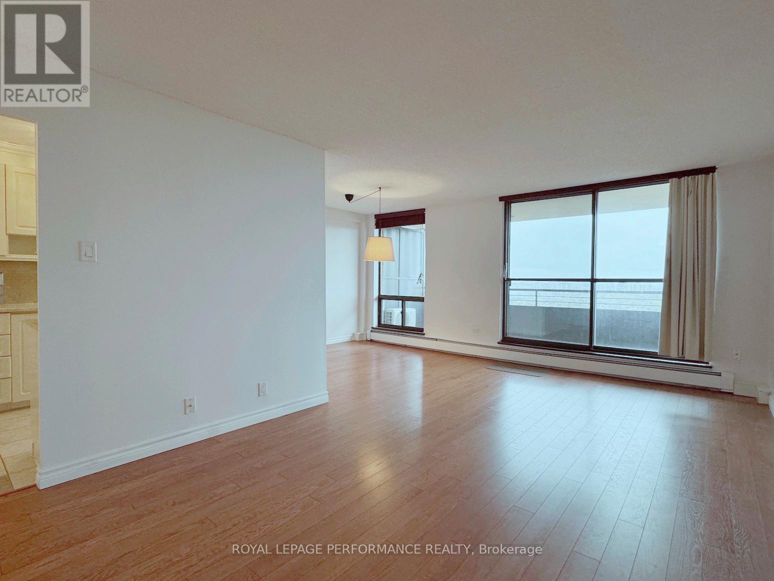 2302 - 505 St Laurent Boulevard