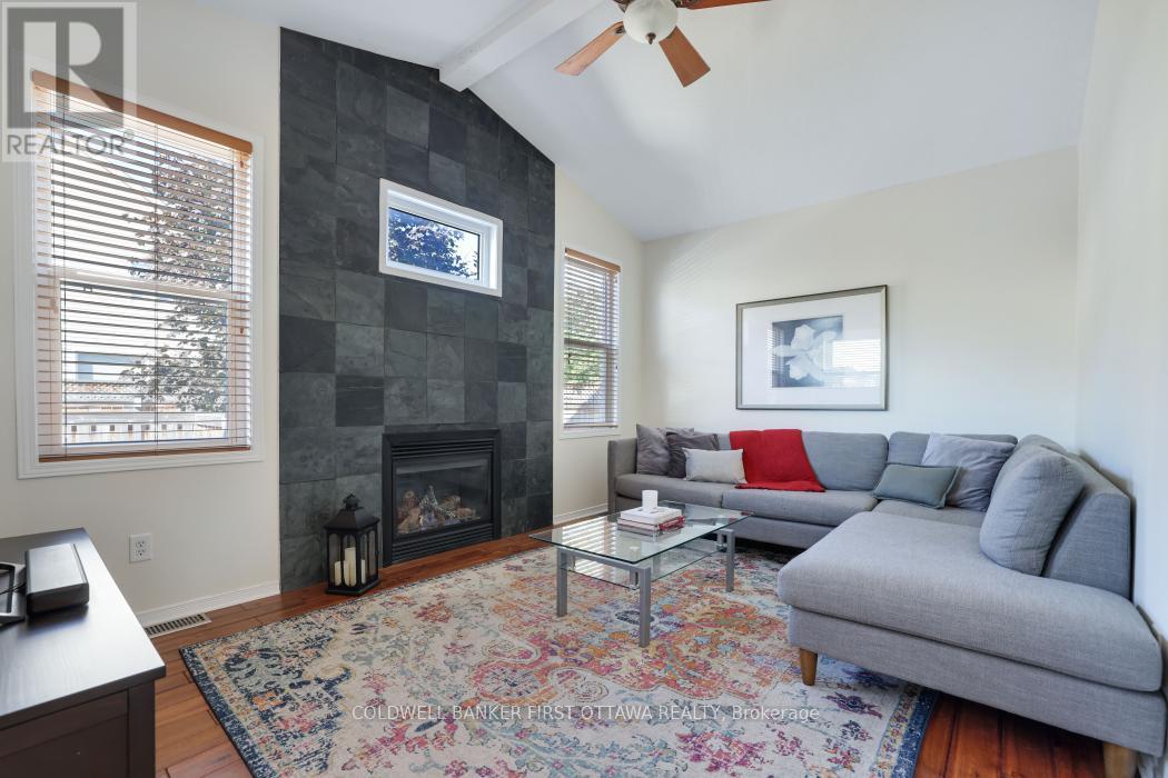 104 Streamside Crescent