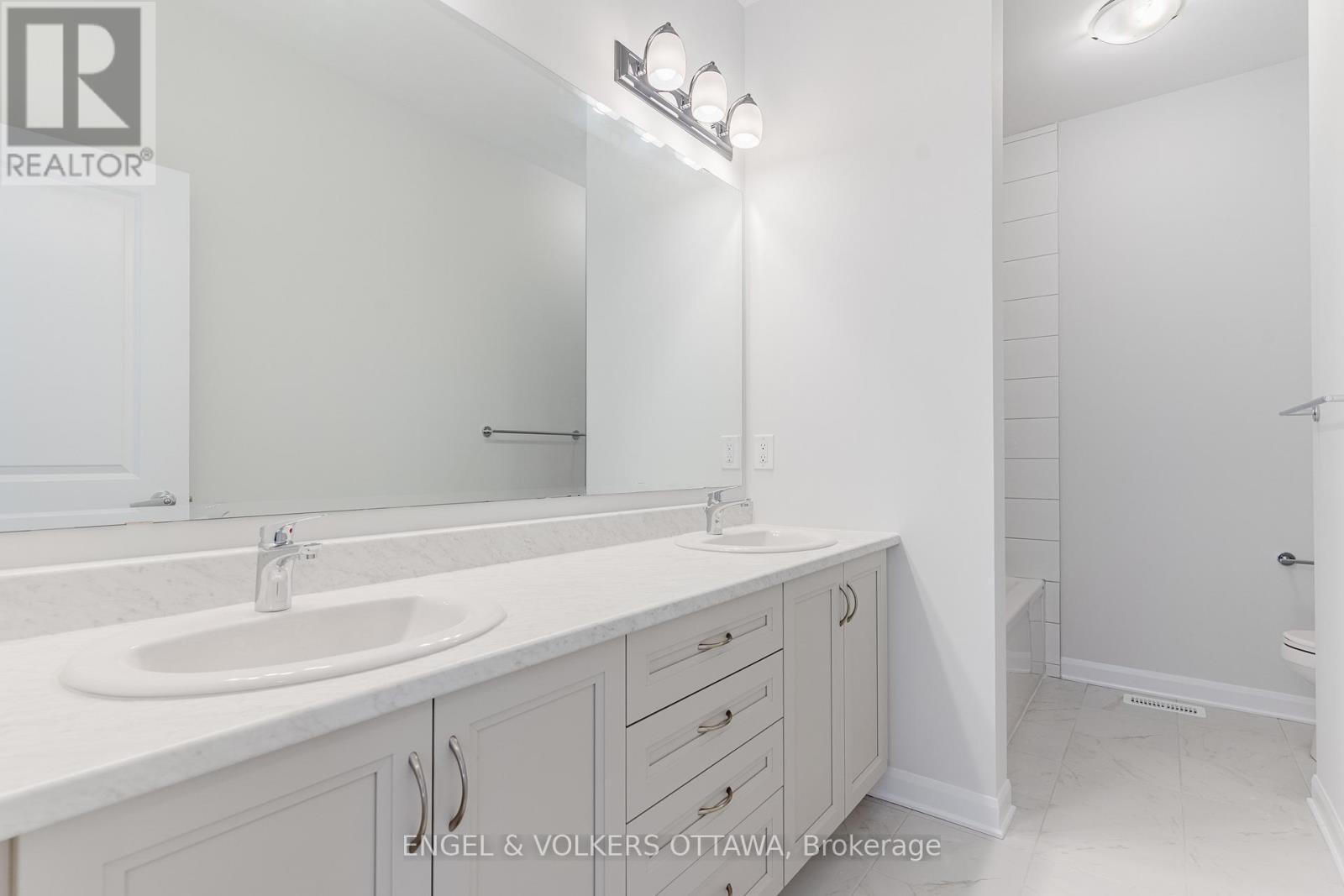 325 Elsie Macgill Walk