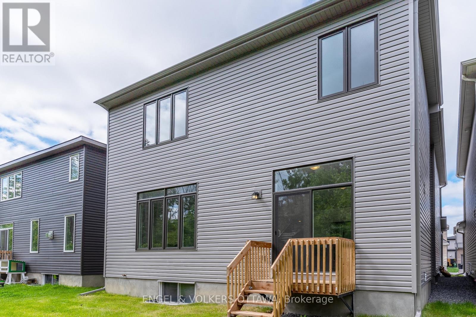 325 Elsie Macgill Walk