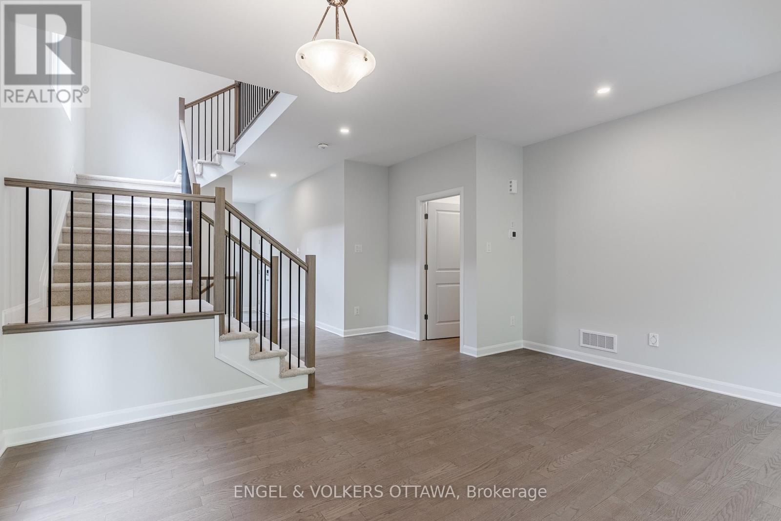 325 Elsie Macgill Walk