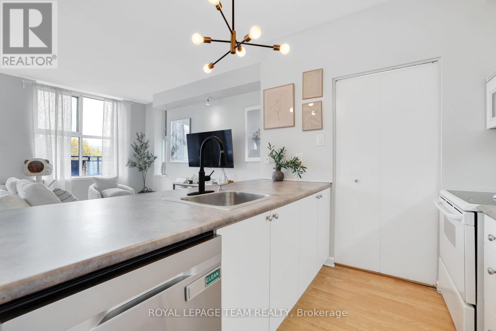 201 - 150 Caroline Avenue