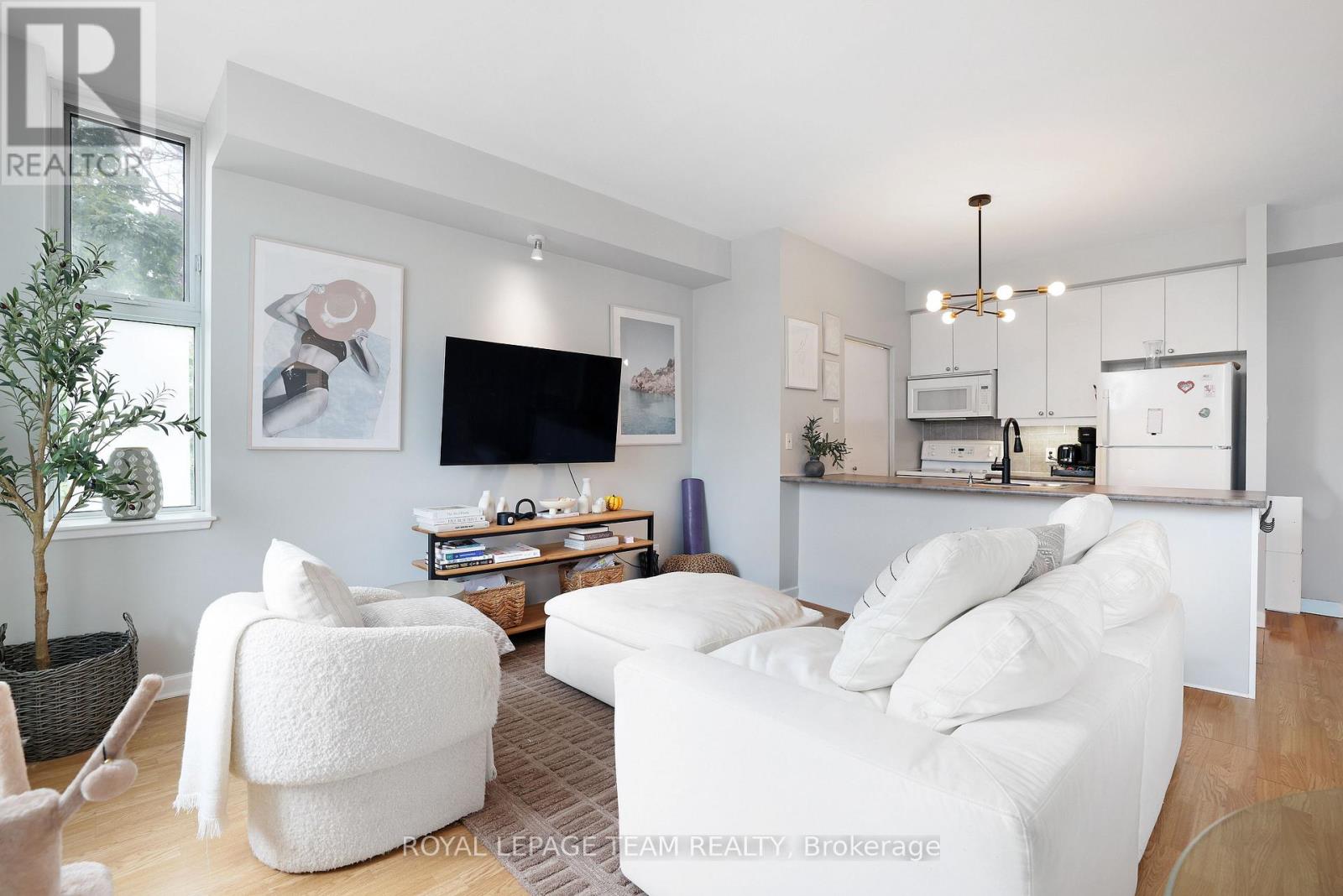 201 - 150 Caroline Avenue