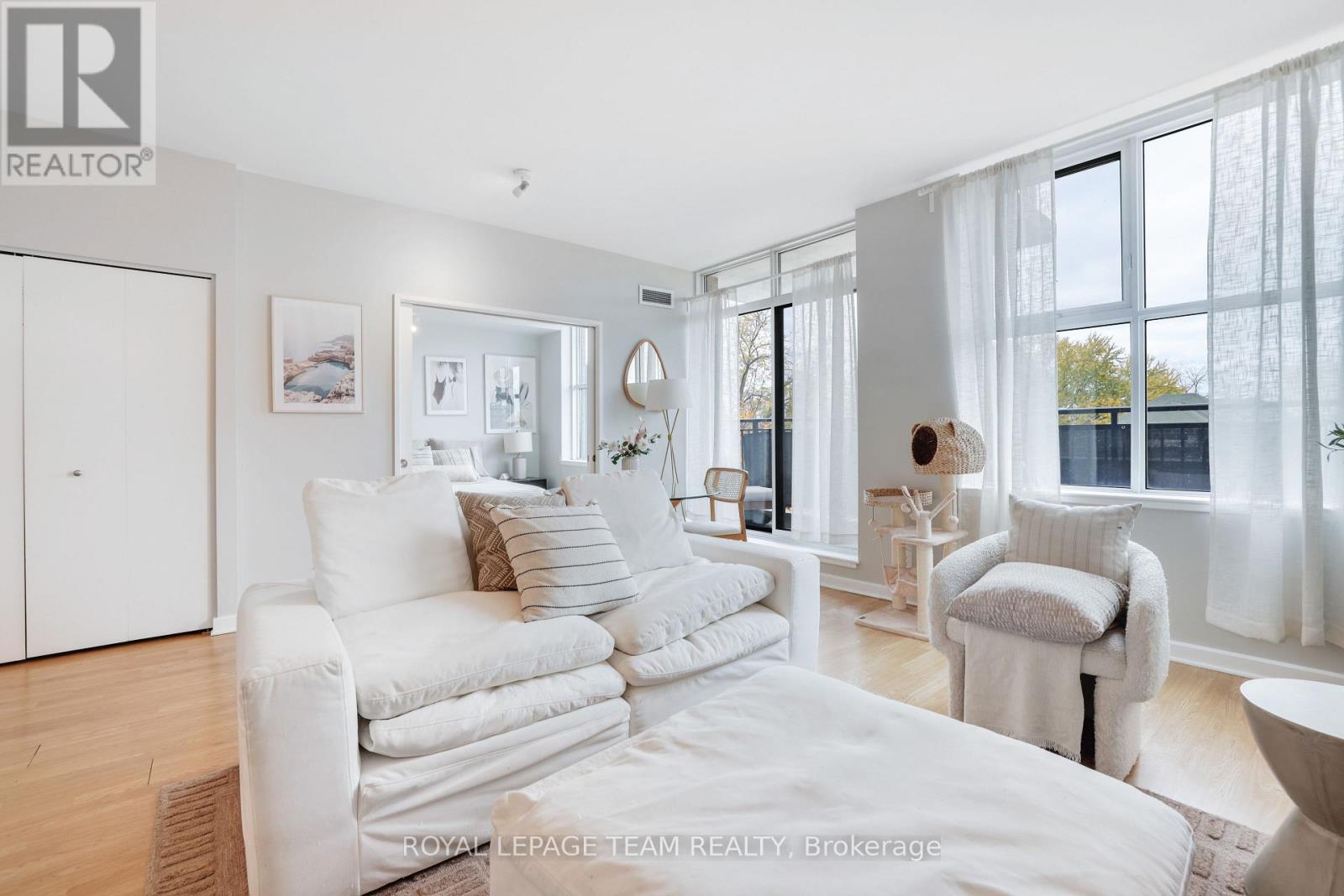 201 - 150 Caroline Avenue