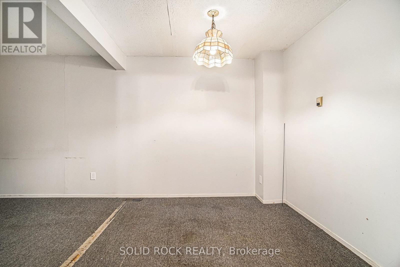 90 - 15 Baneberry Crescent