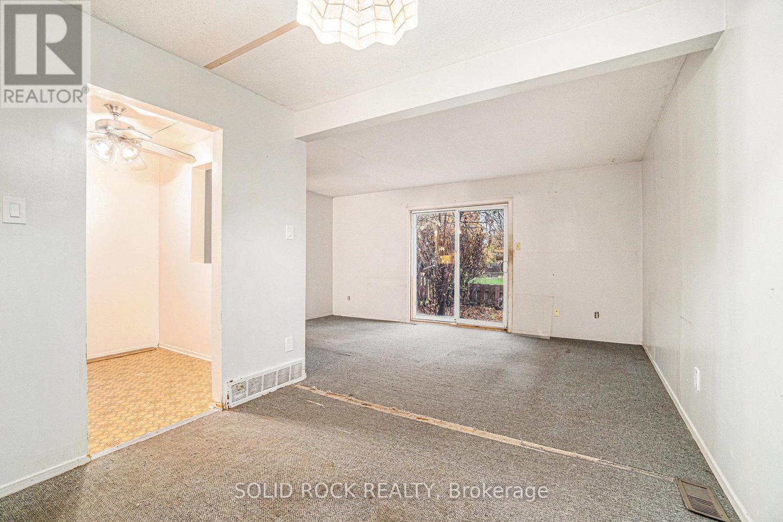 90 - 15 Baneberry Crescent