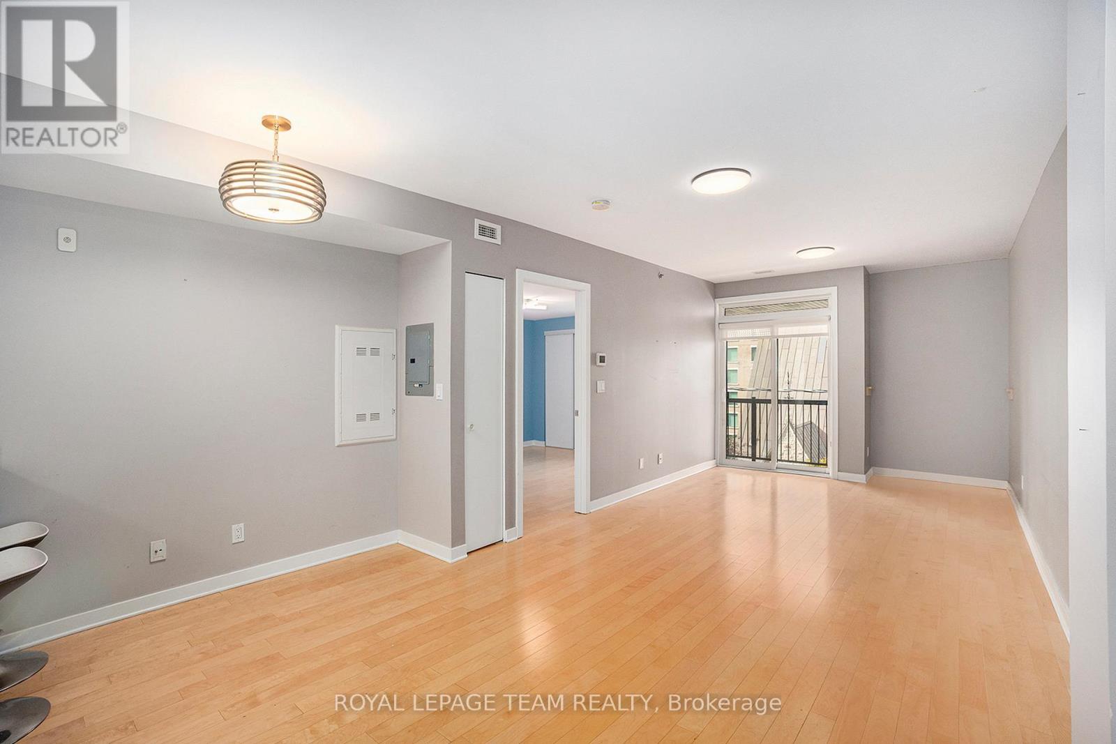 404 - 456 King Edward Avenue