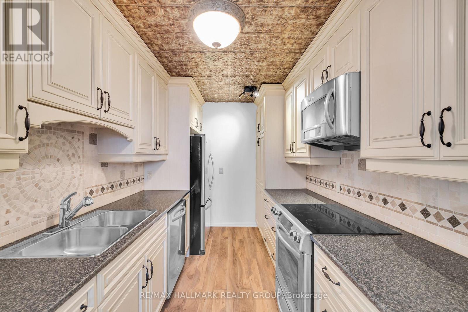 1006 - 2020 Jasmine Crescent