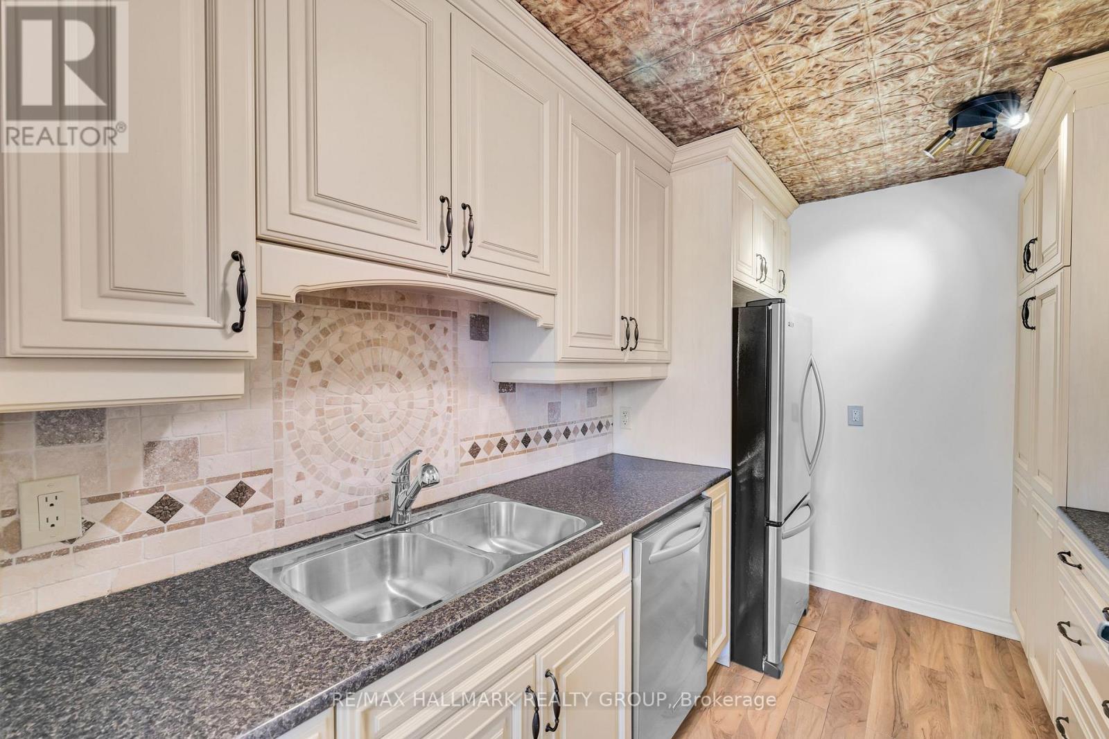 1006 - 2020 Jasmine Crescent