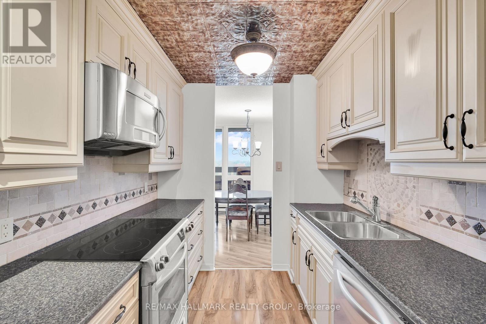 1006 - 2020 Jasmine Crescent