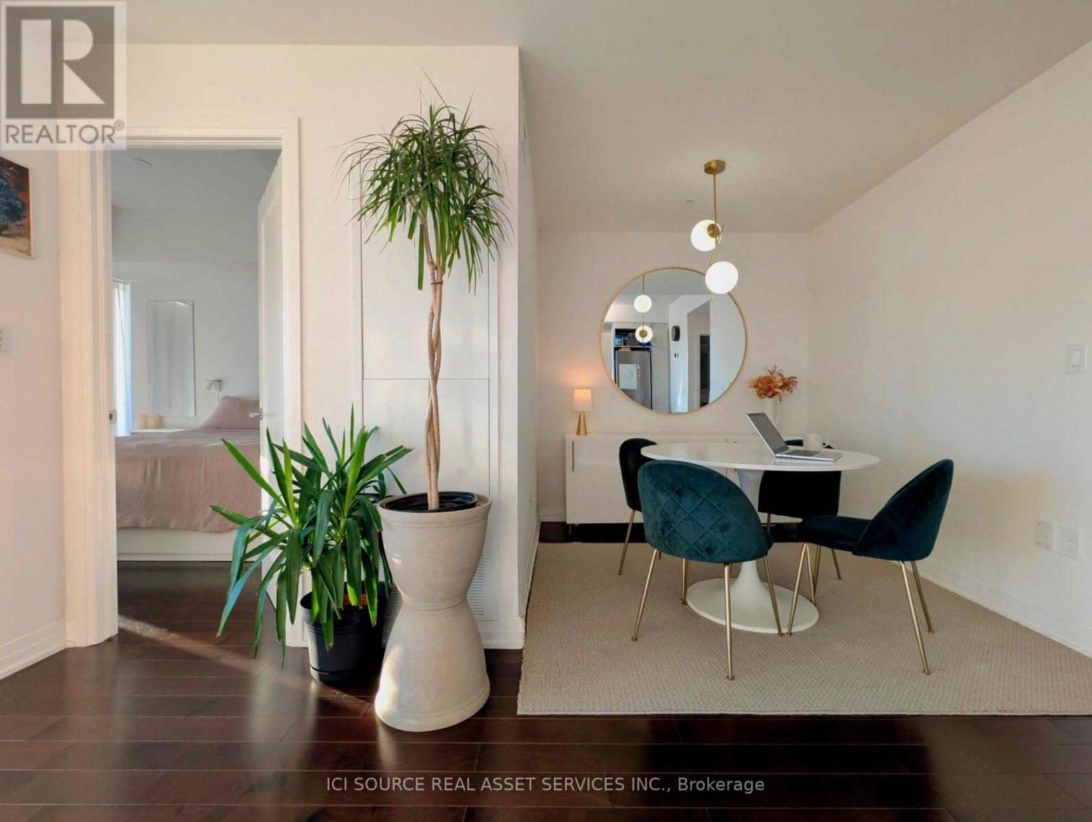 3003 - 805 Carling Avenue