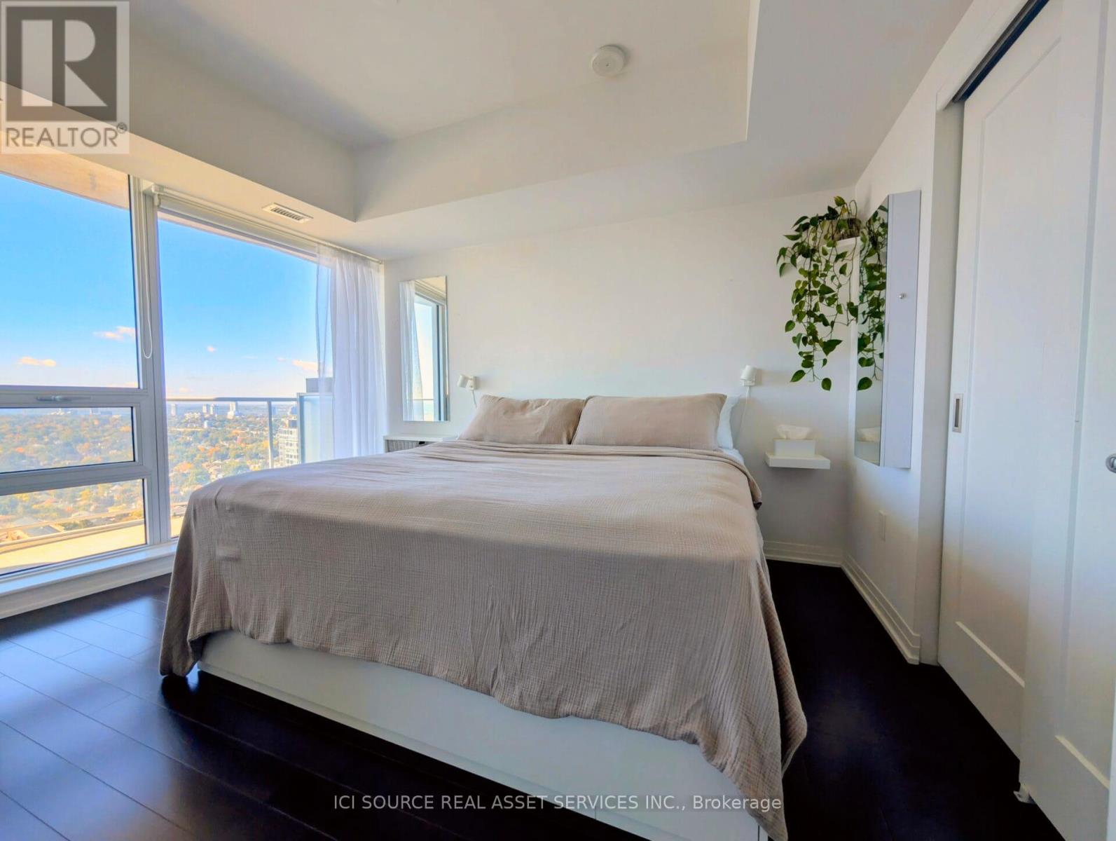 3003 - 805 Carling Avenue