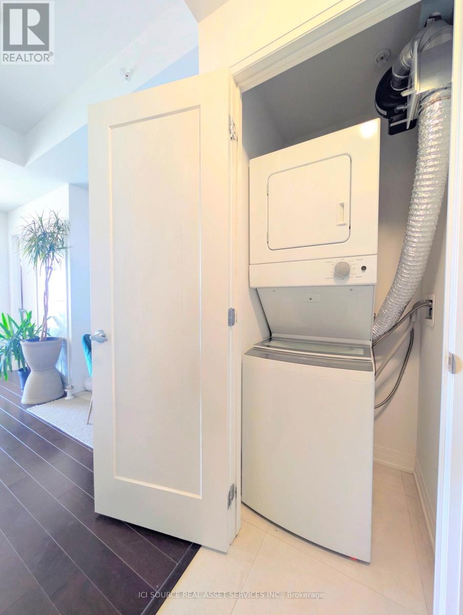 3003 - 805 Carling Avenue