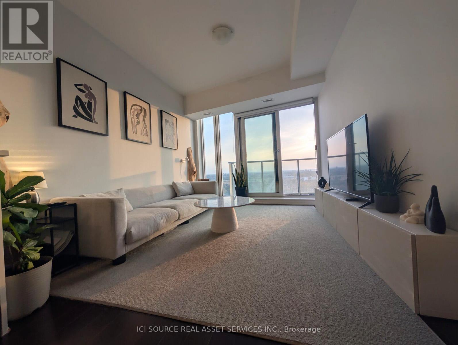 3003 - 805 Carling Avenue