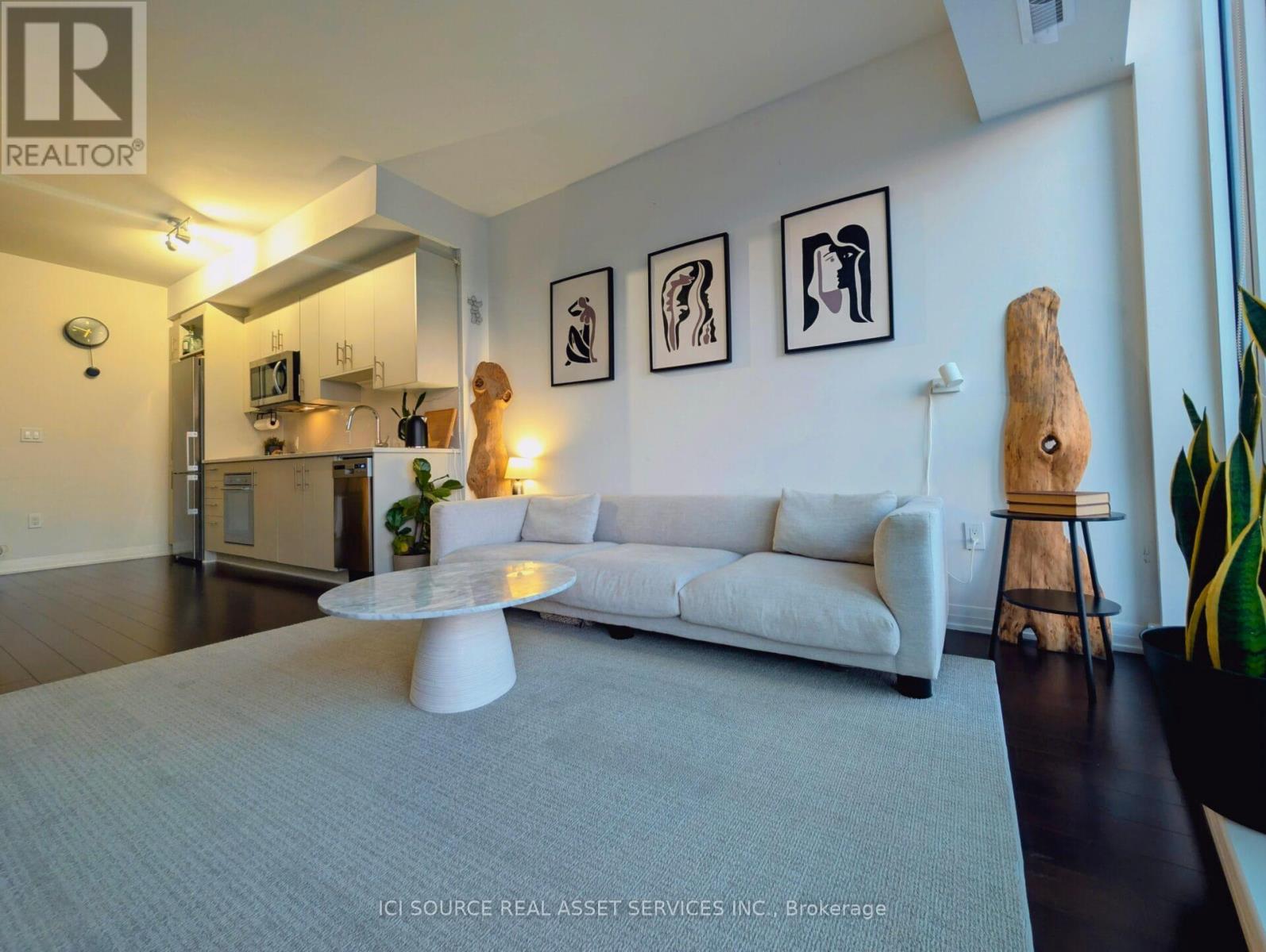 3003 - 805 Carling Avenue