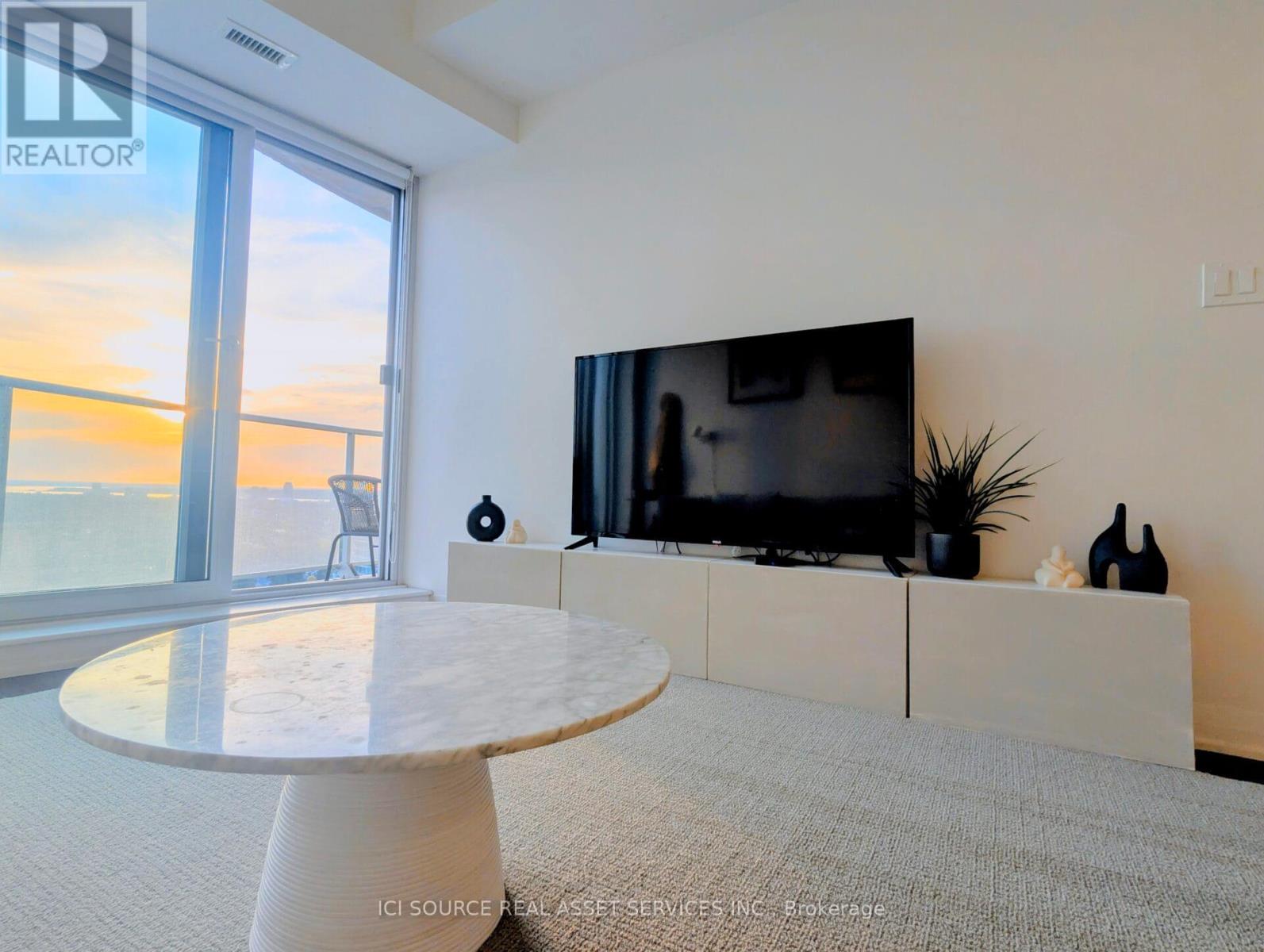 3003 - 805 Carling Avenue