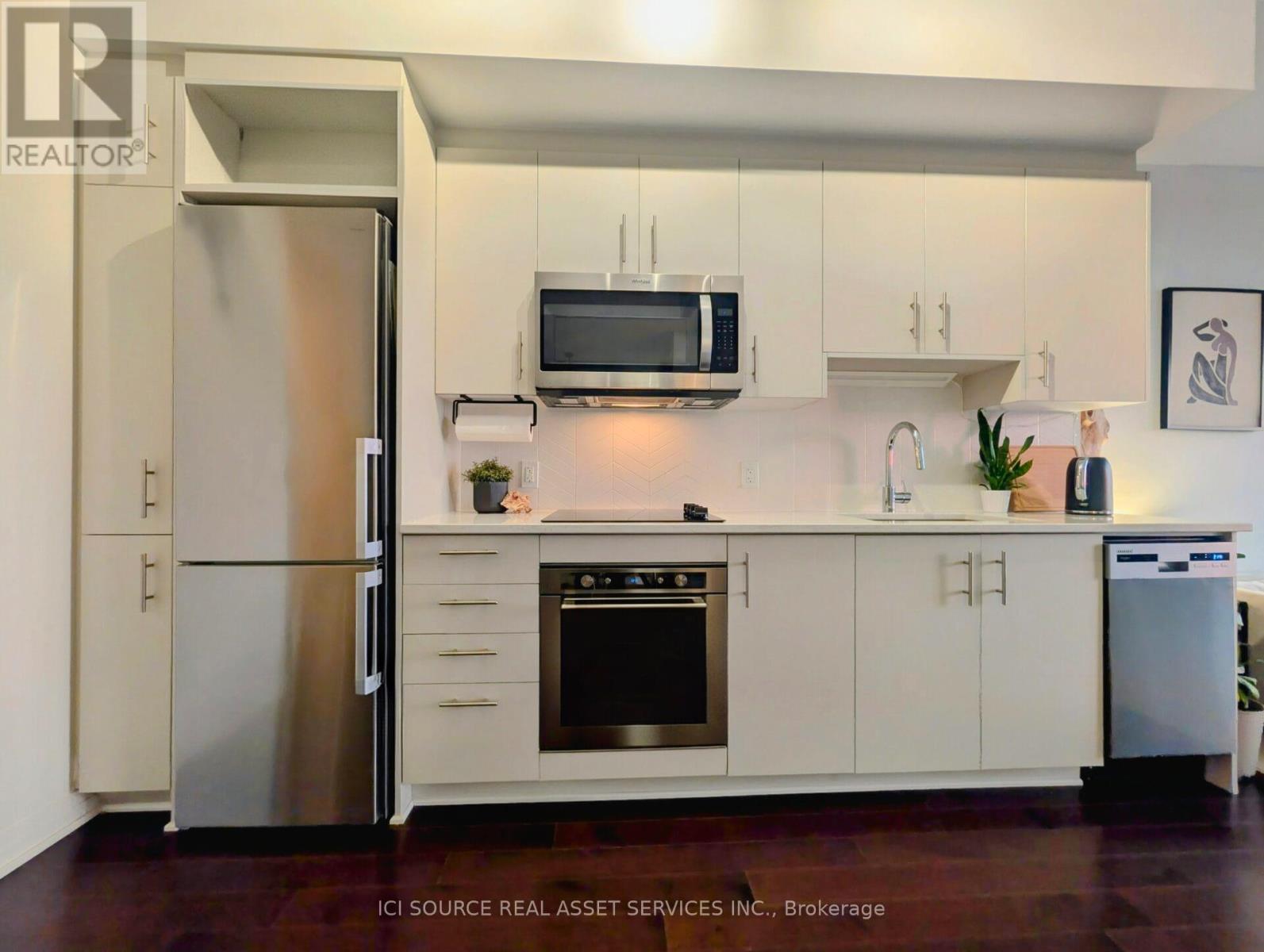 3003 - 805 Carling Avenue