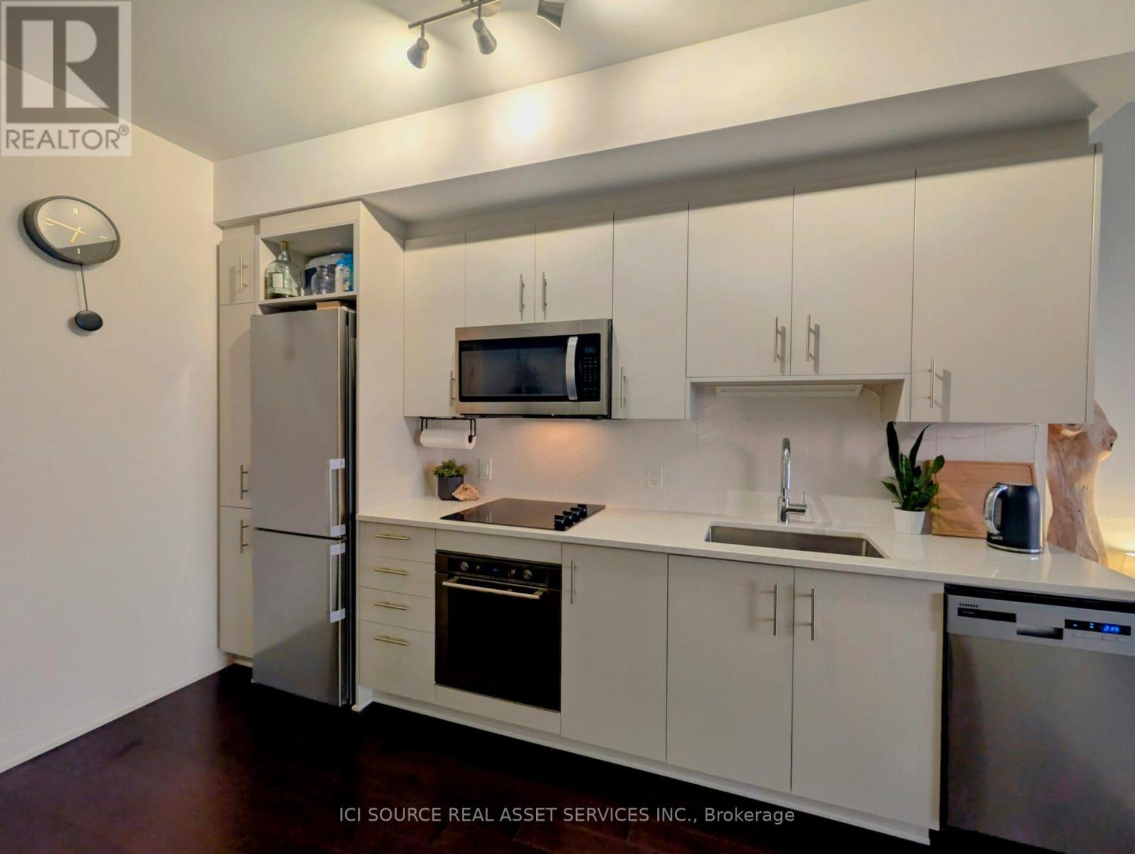 3003 - 805 Carling Avenue