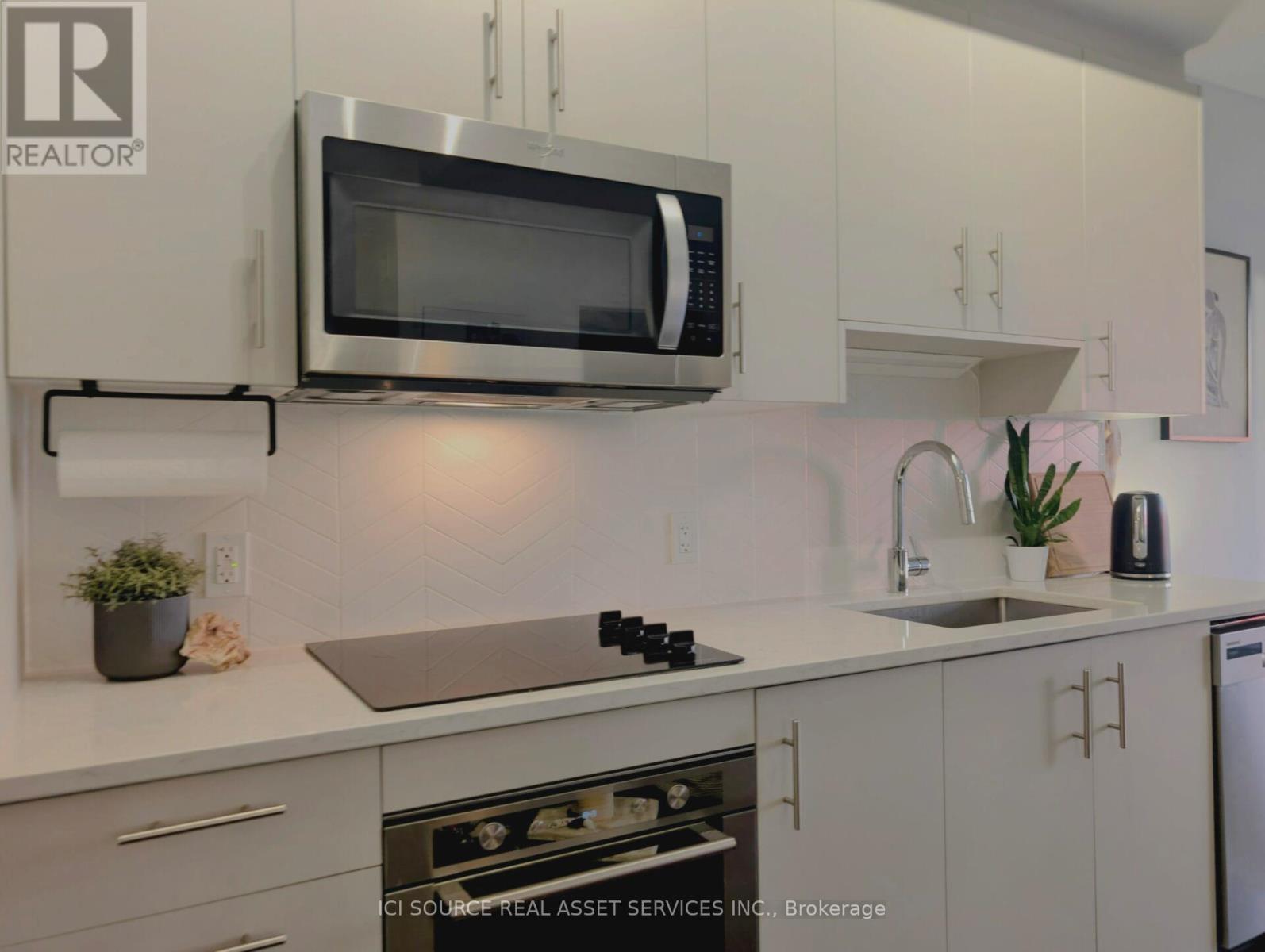 3003 - 805 Carling Avenue