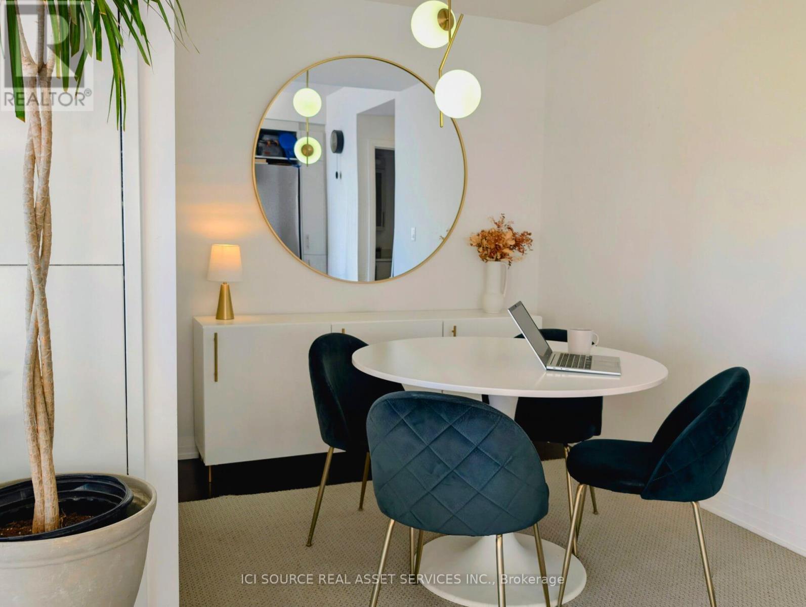 3003 - 805 Carling Avenue