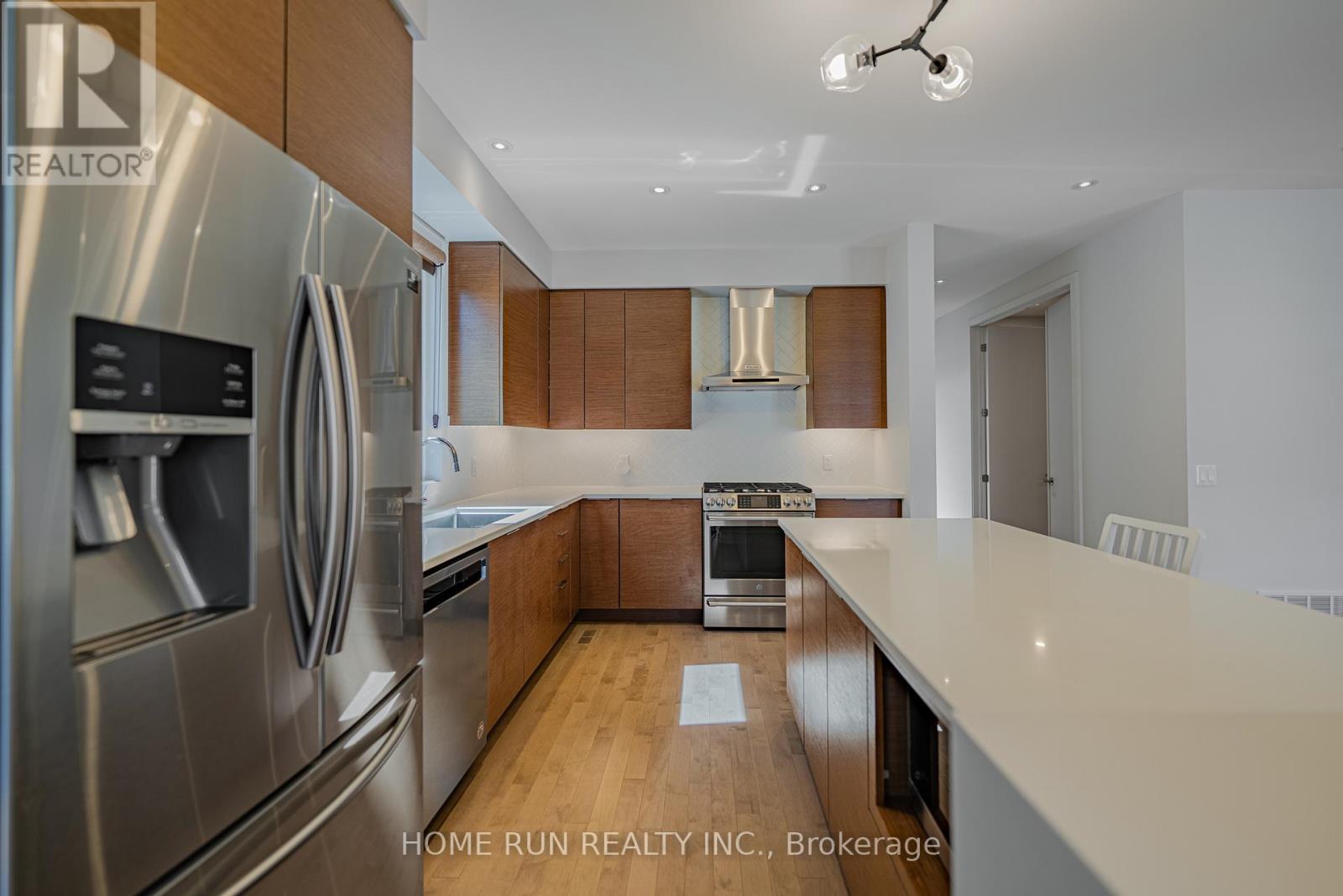 899 Ralph Hennessy Avenue