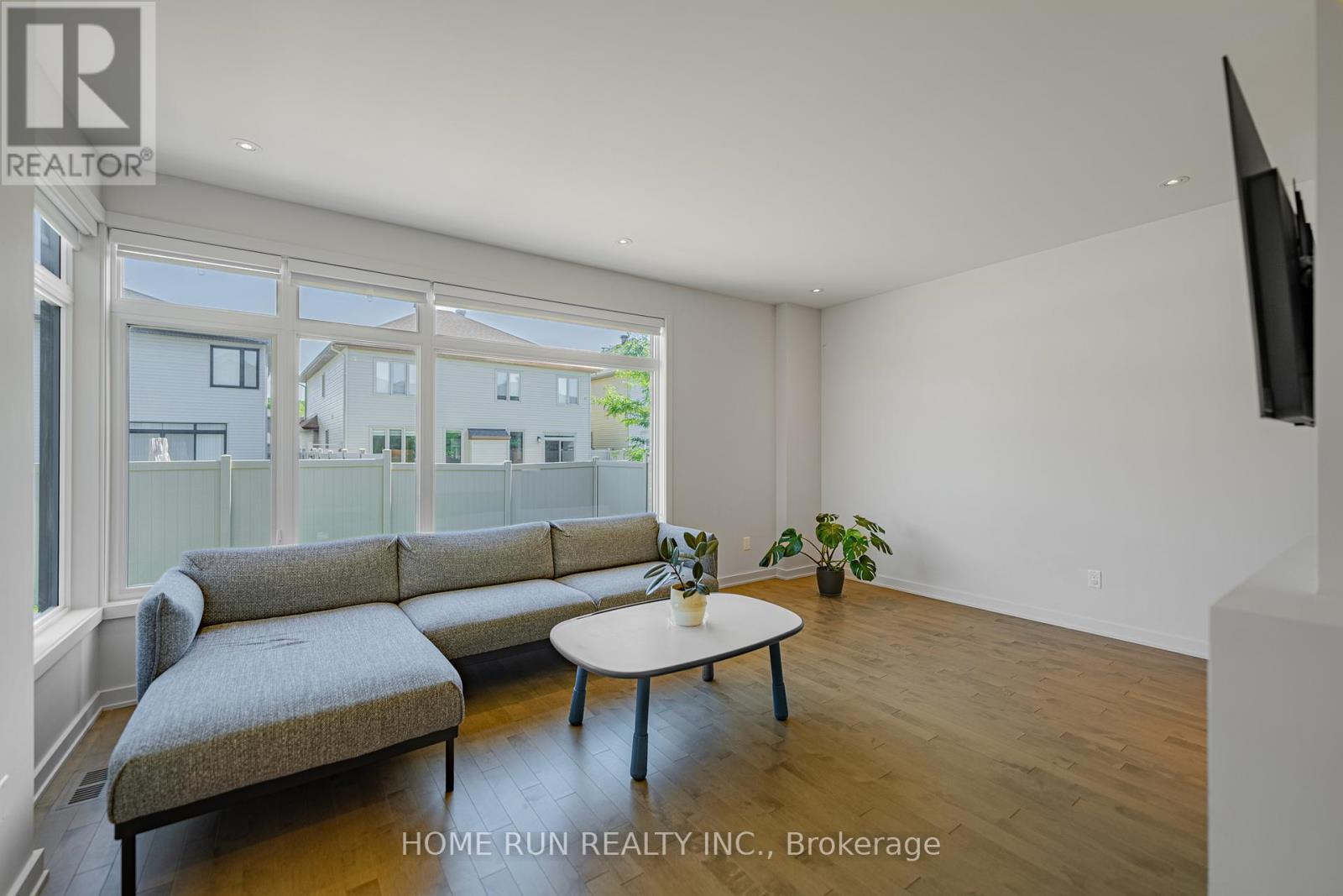 899 Ralph Hennessy Avenue