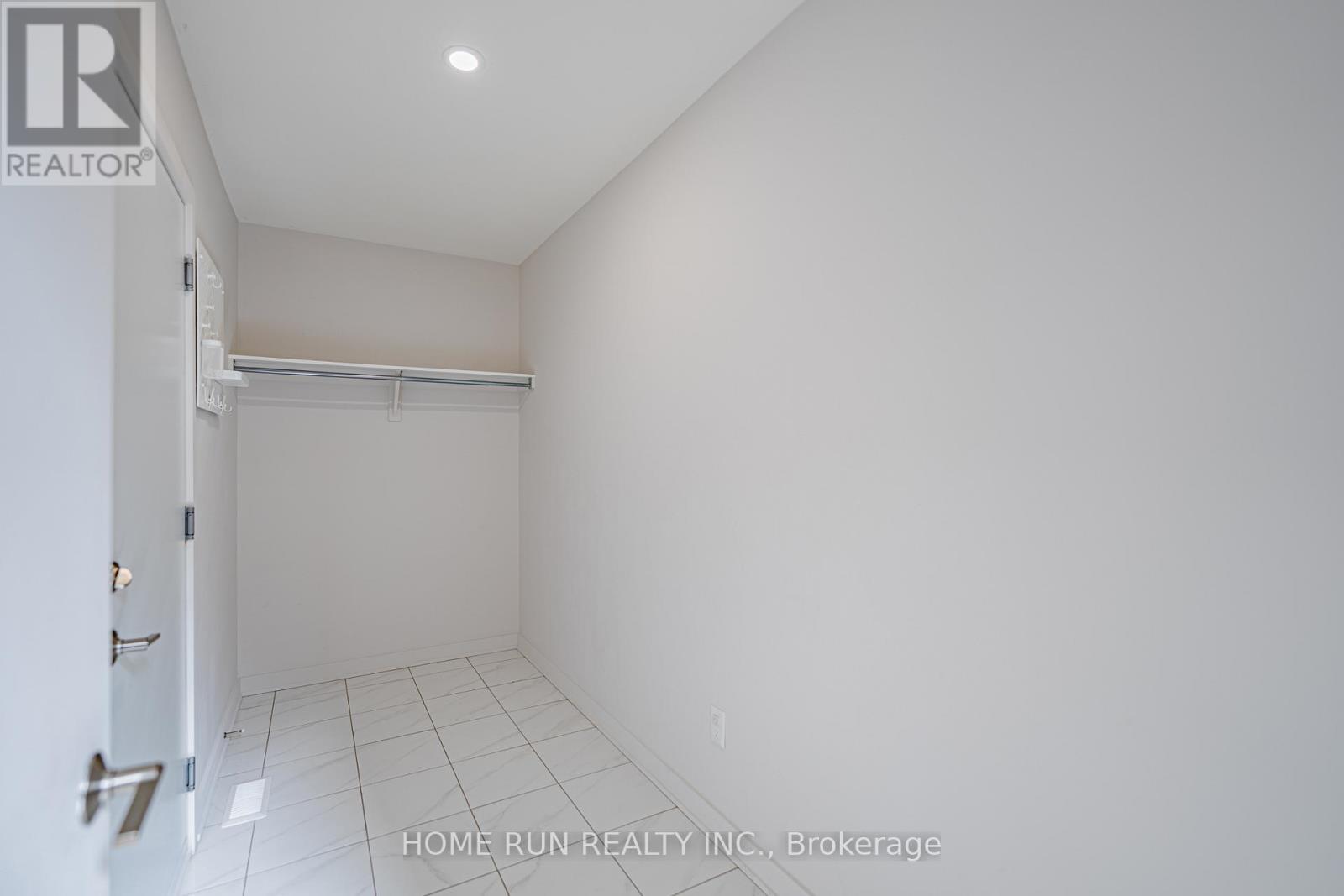 899 Ralph Hennessy Avenue