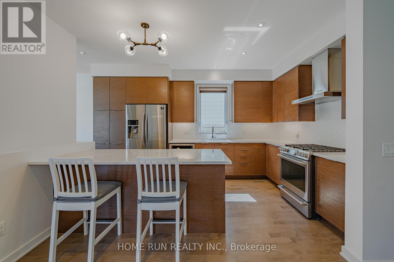 899 Ralph Hennessy Avenue