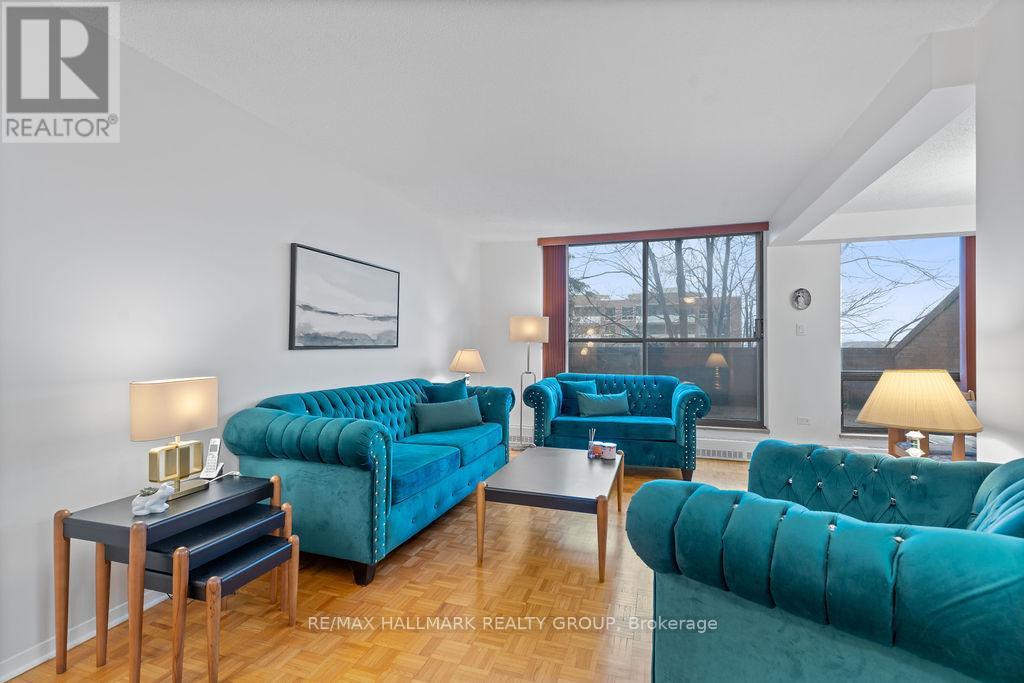 350 - 505 St Laurent Boulevard