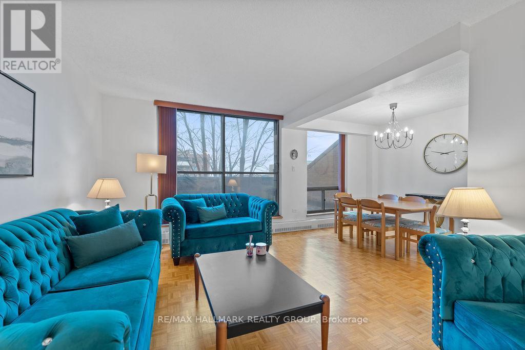 350 - 505 St Laurent Boulevard