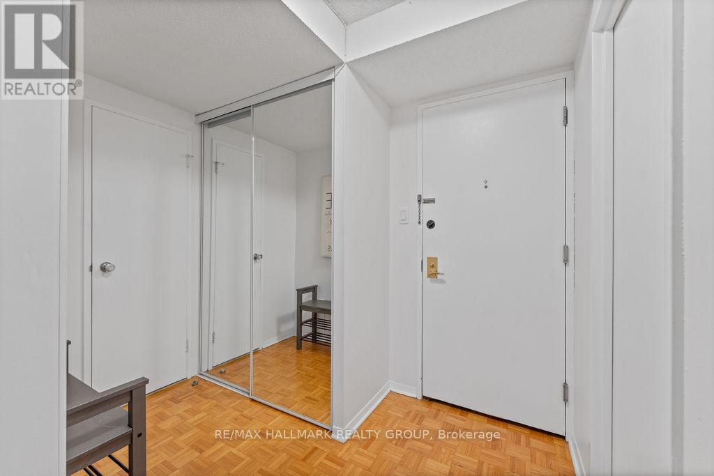 350 - 505 St Laurent Boulevard