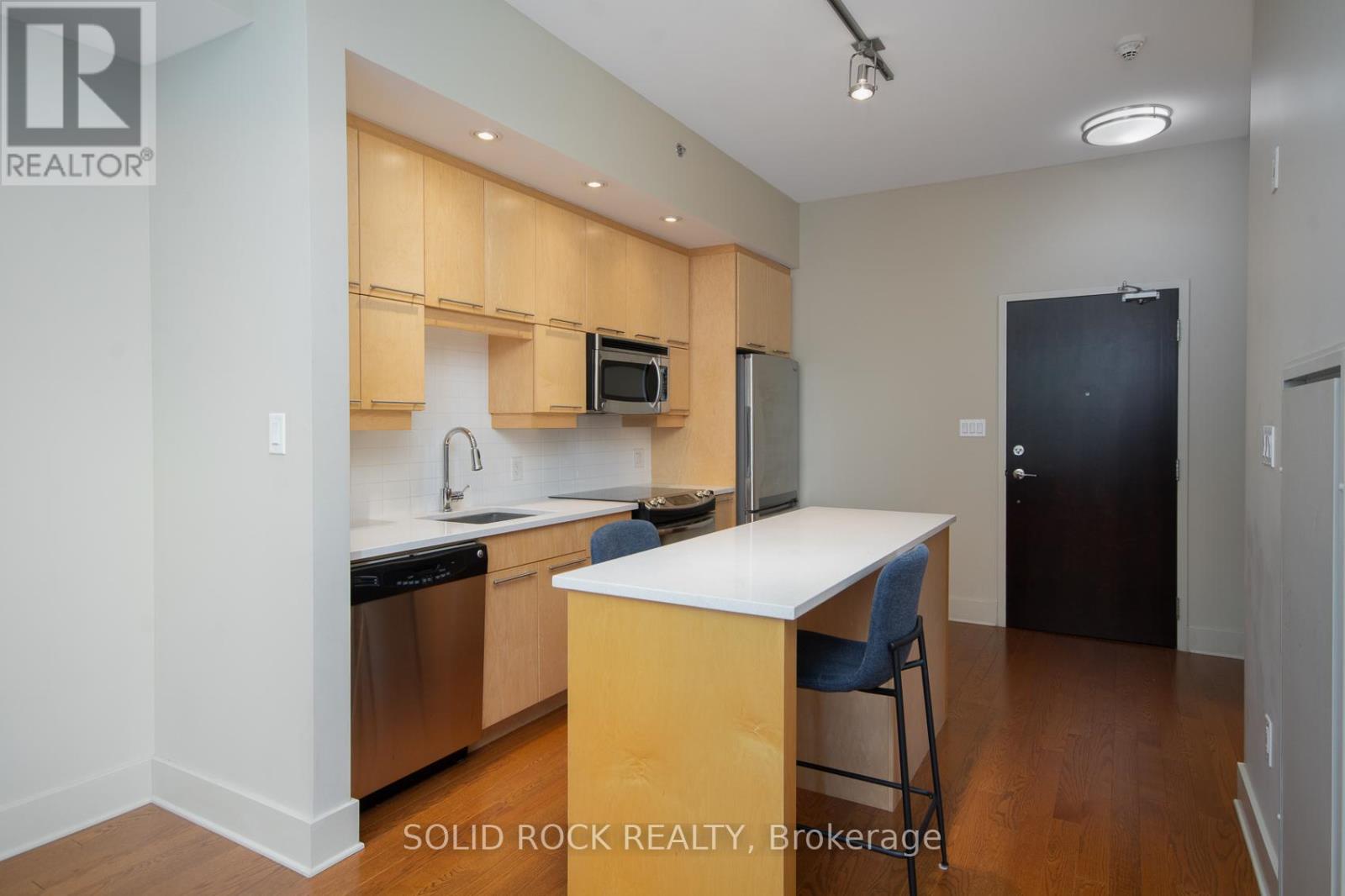 208 - 101 Richmond Road