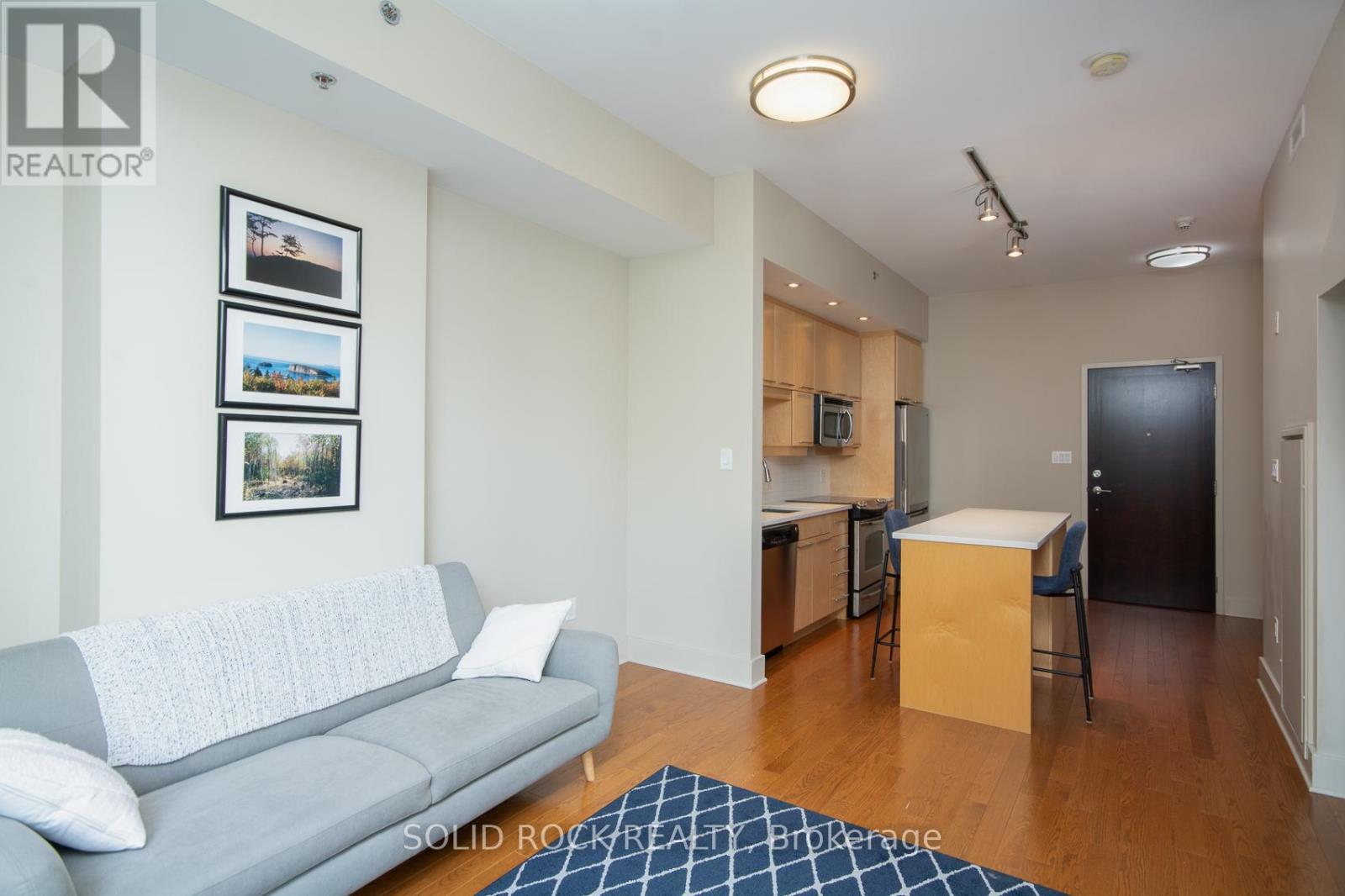 208 - 101 Richmond Road