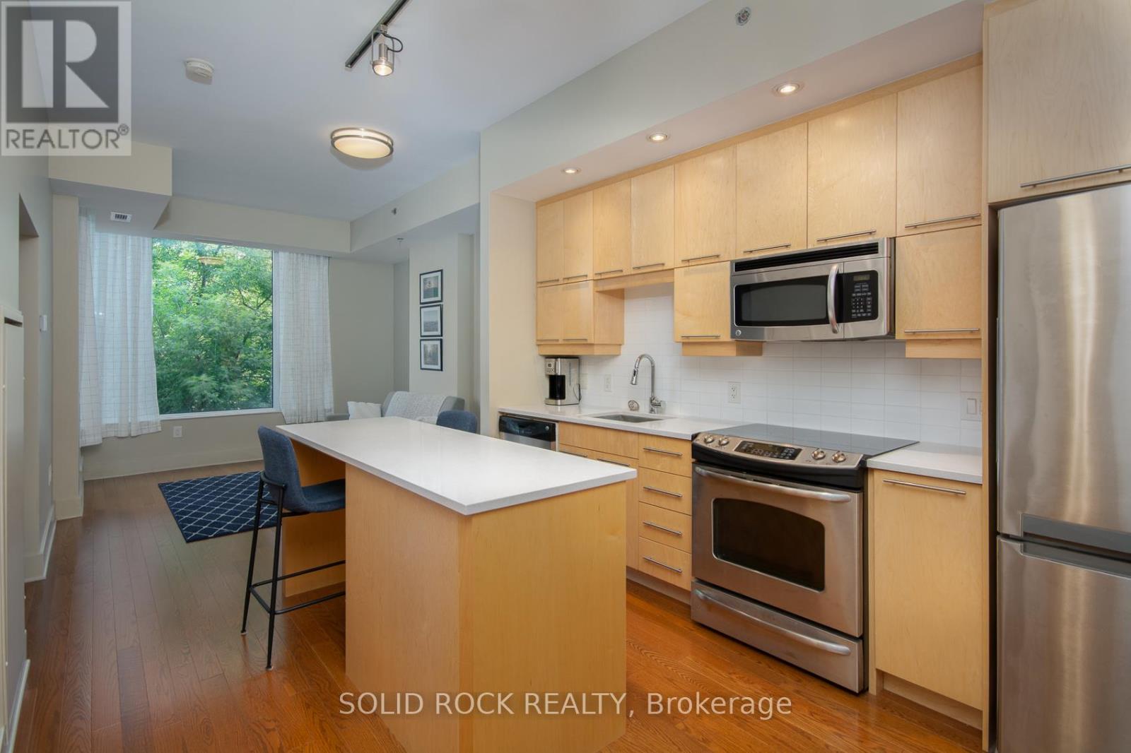 208 - 101 Richmond Road