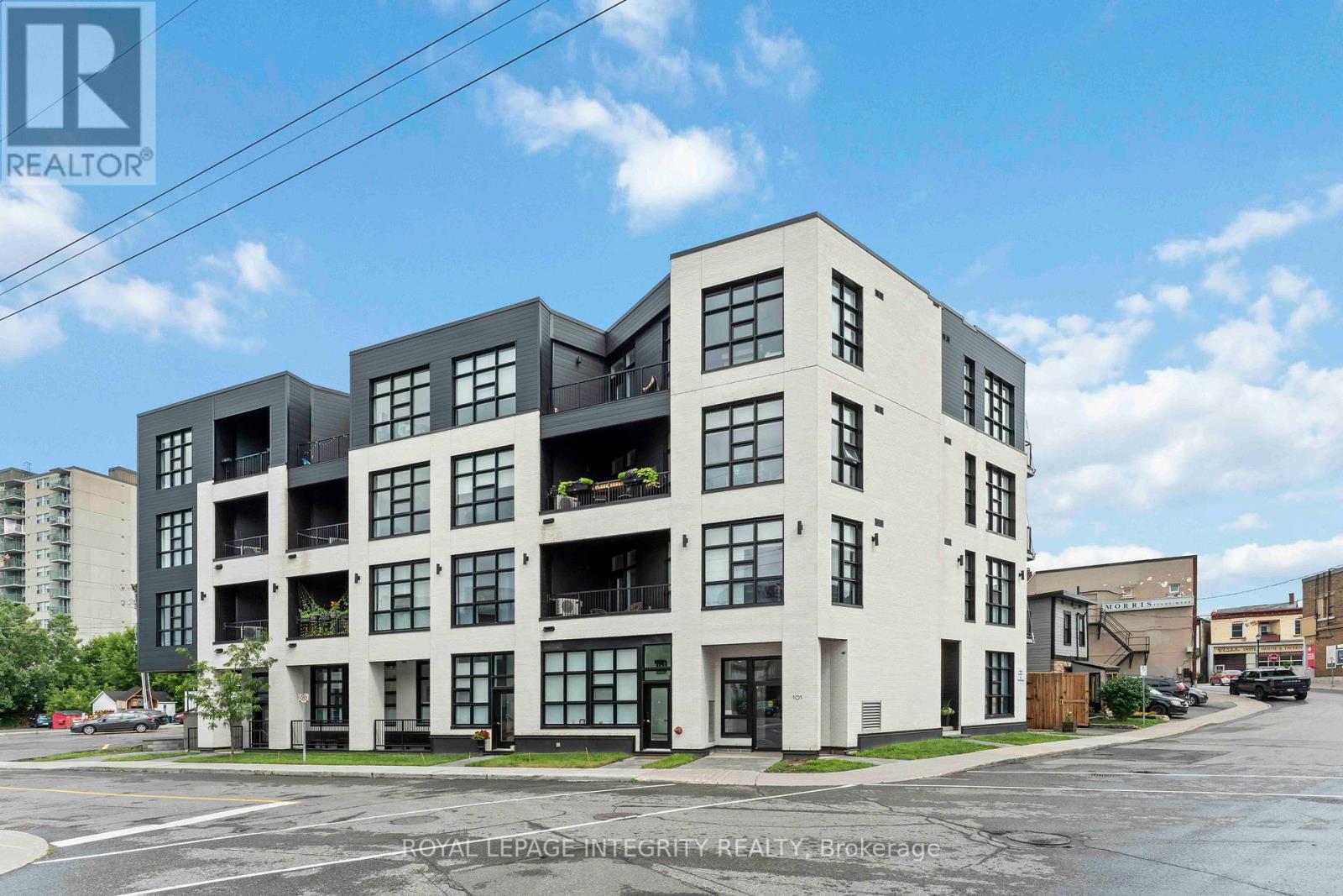 302 - 101 Pinhey Street