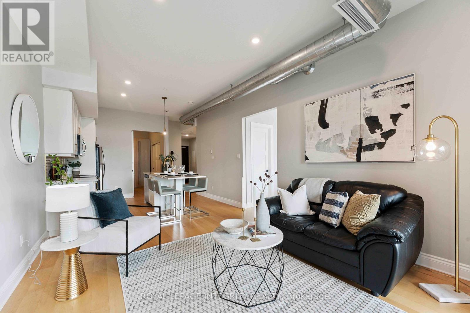 302 - 101 Pinhey Street