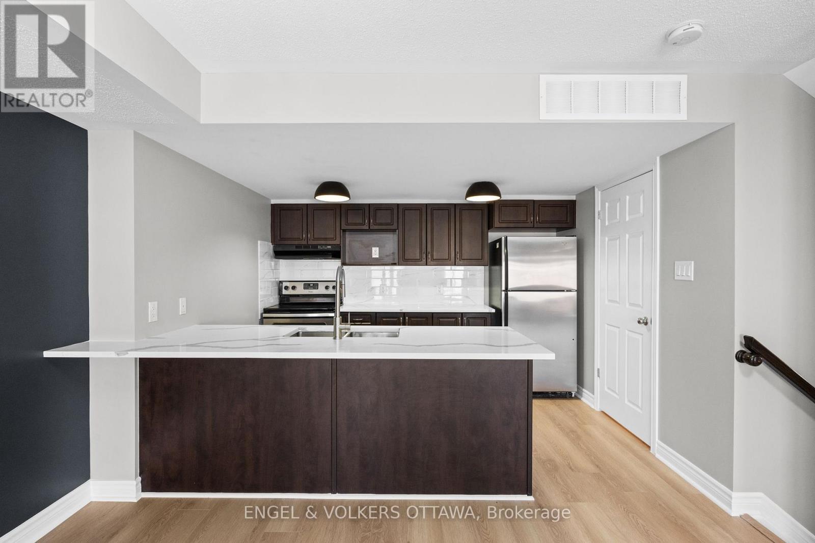 B - 261 Titanium Private