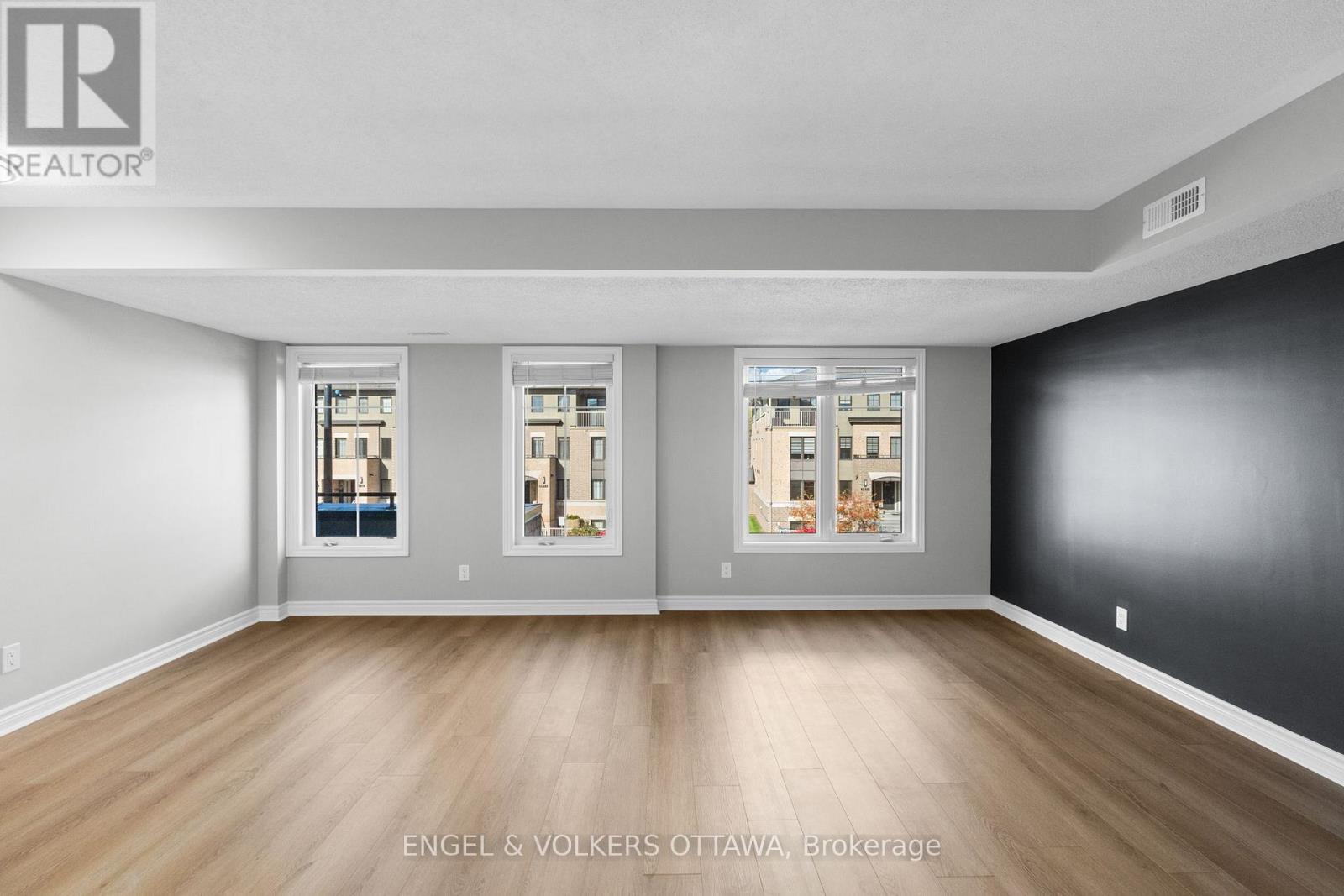 B - 261 Titanium Private