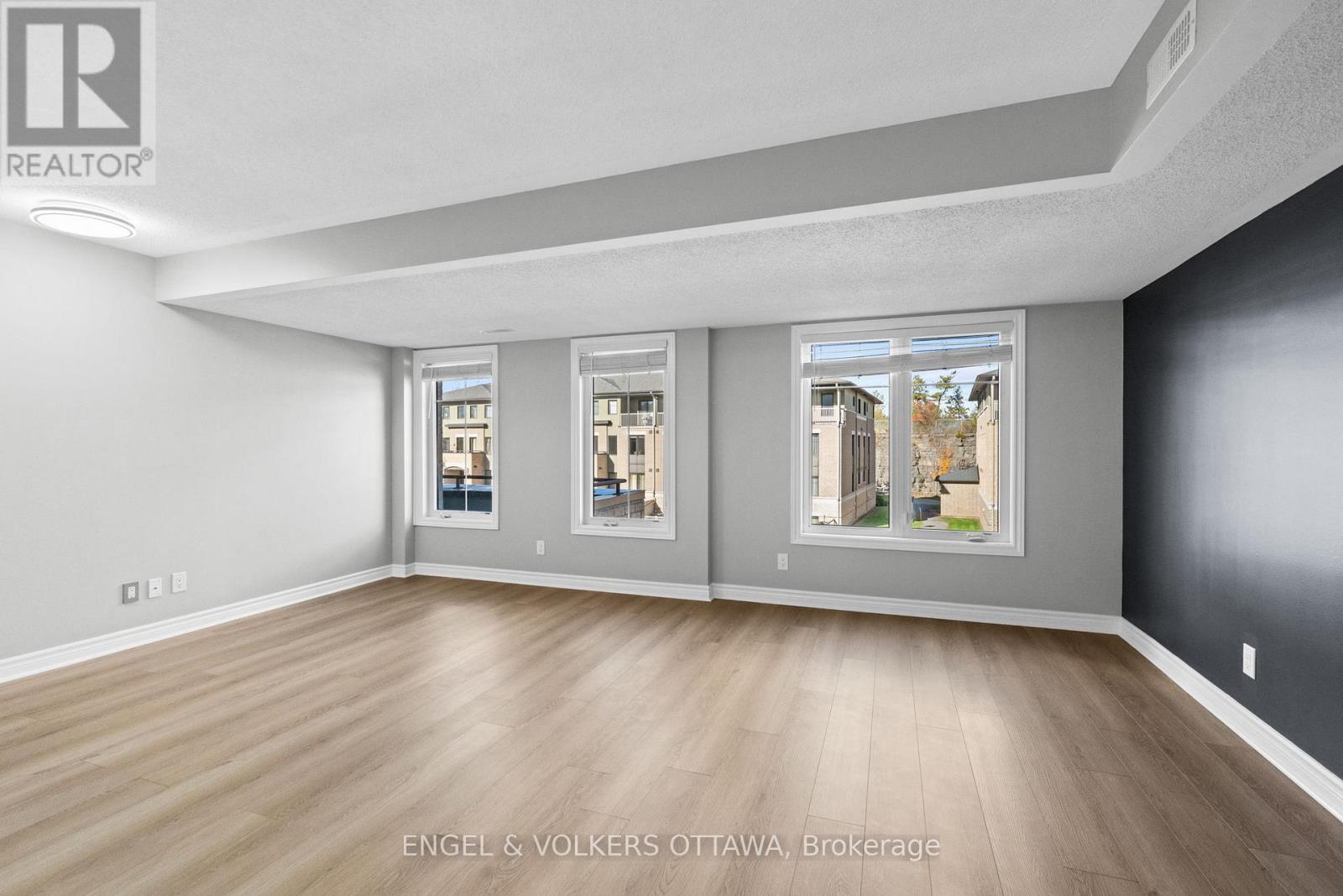 B - 261 Titanium Private