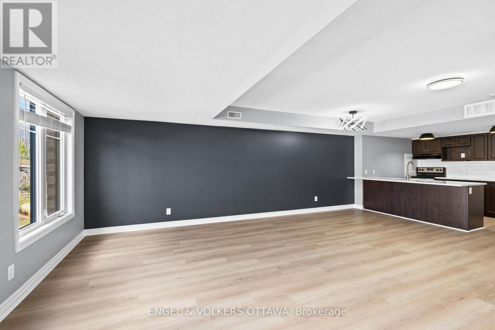 B - 261 Titanium Private