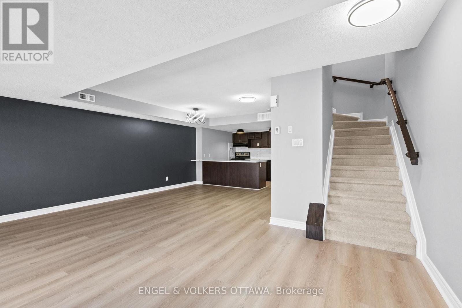 B - 261 Titanium Private