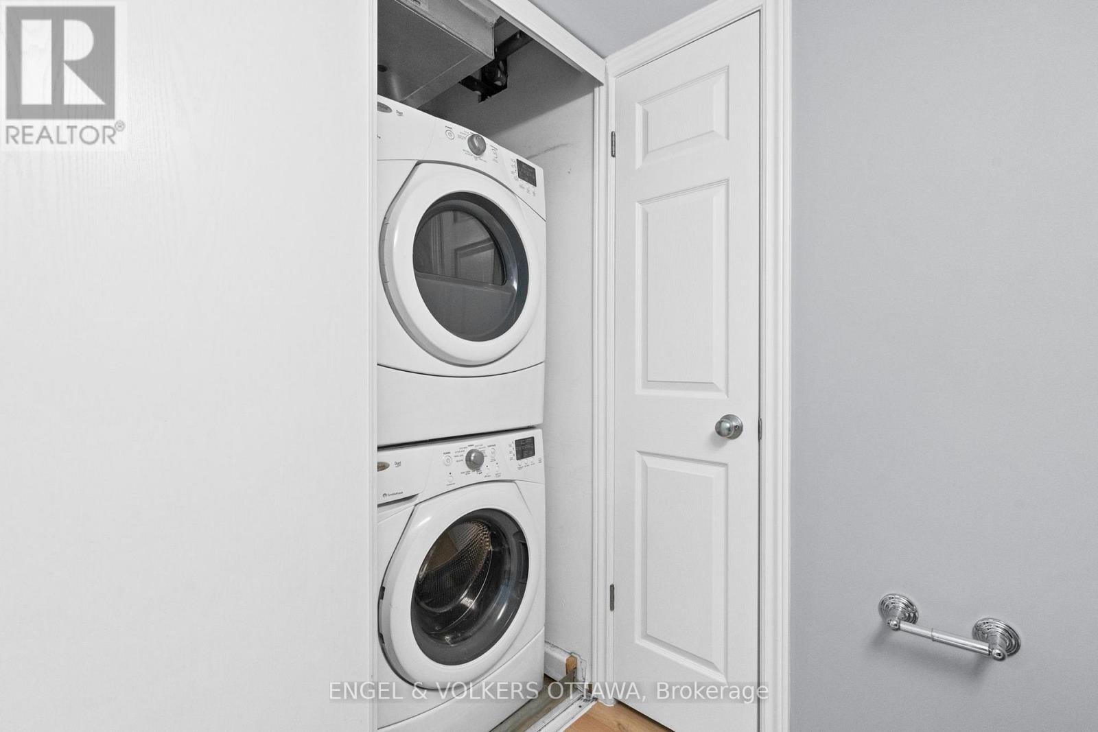 B - 261 Titanium Private