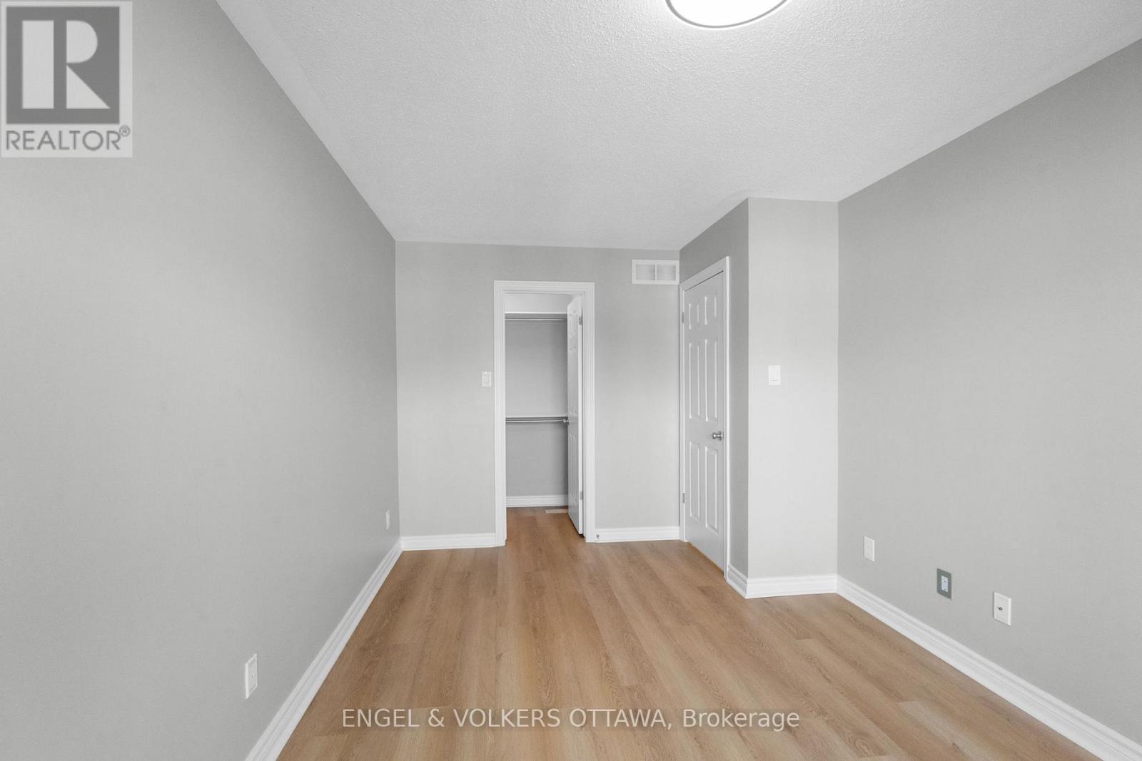 B - 261 Titanium Private