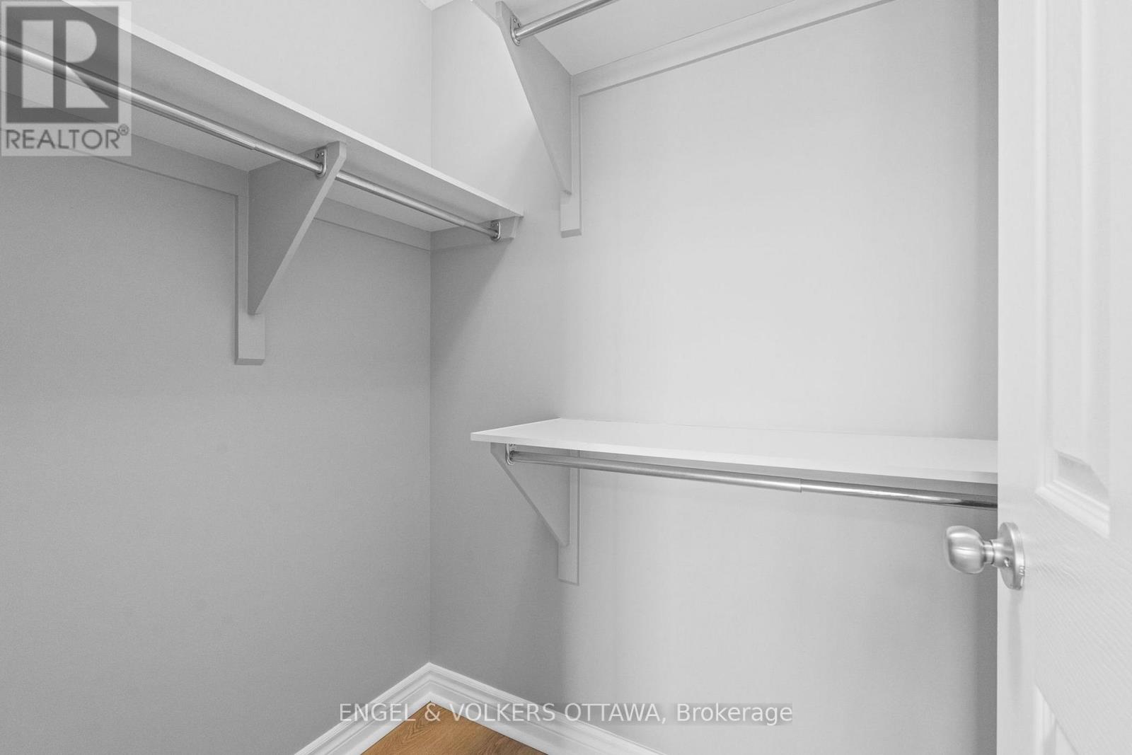 B - 261 Titanium Private