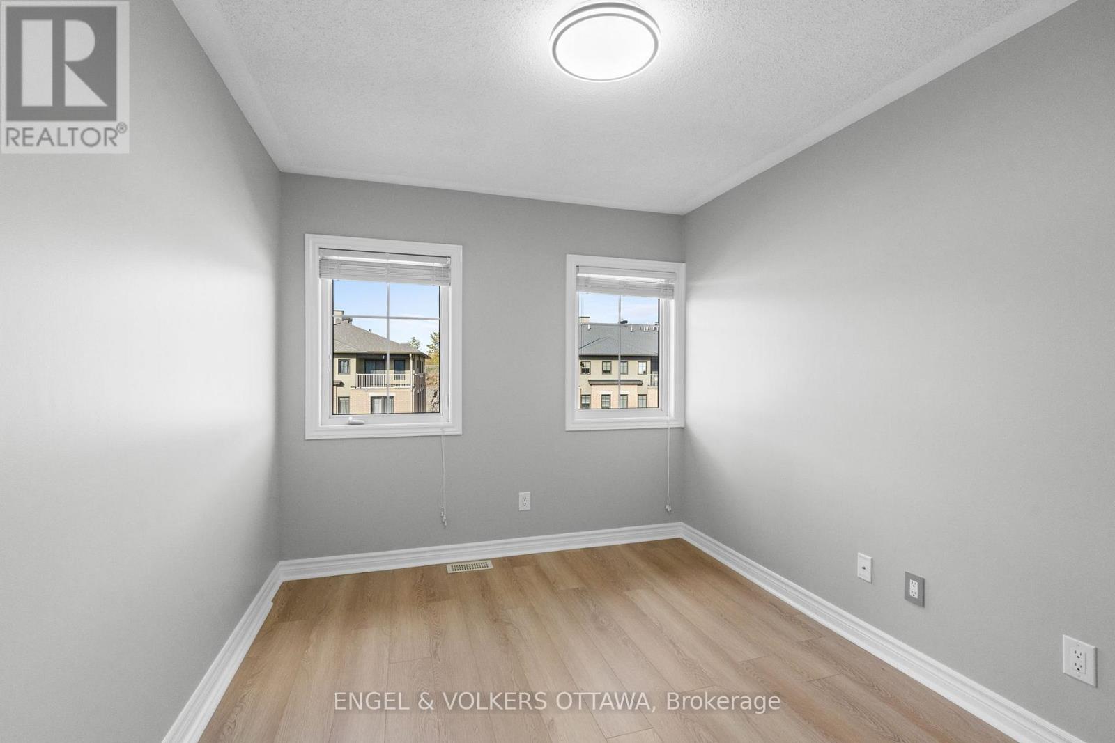 B - 261 Titanium Private