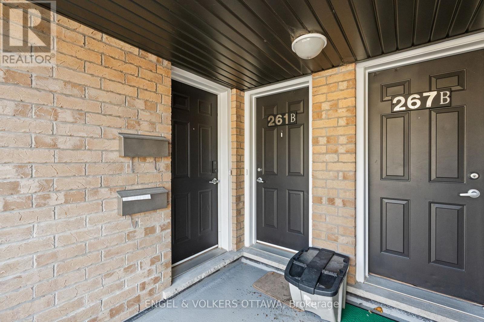 B - 261 Titanium Private